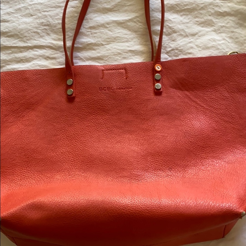 Tote bag with crossed body strip